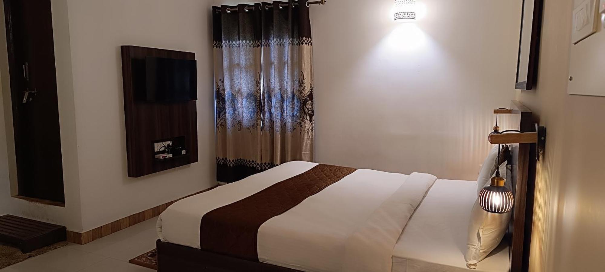 Premier Inn Yercaud Exterior photo